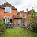 Riverside House - A Truly Unique Stay For 8 Guests