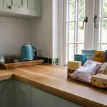 The Cottage, Marlow