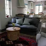The Cottage, Marlow