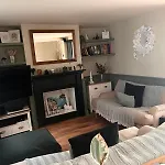 2 Bed Holiday Home With River Views