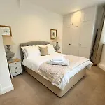 Modern 2 Bed With Parking In Marlow