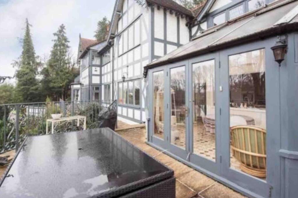 Stunning Riverside With Fantastic Views