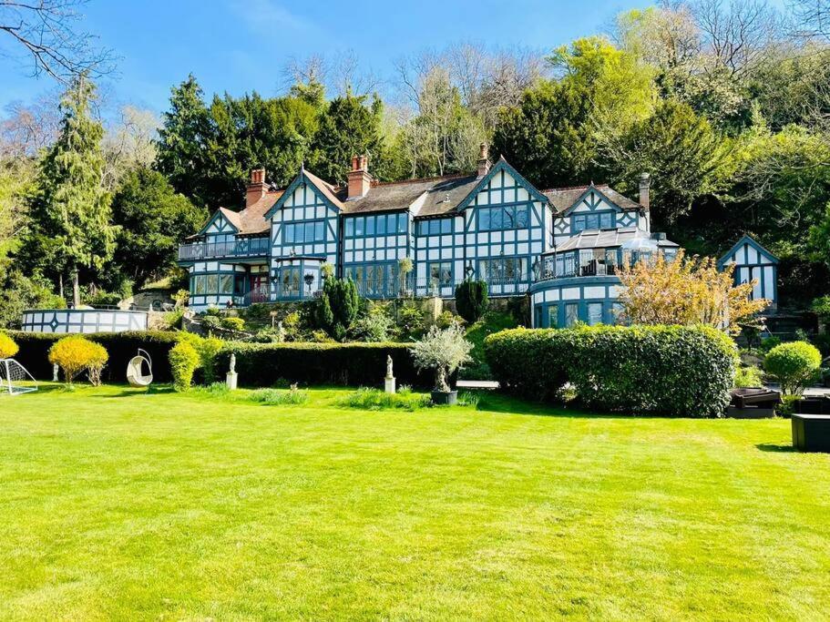 Holiday home Stunning Riverside With Fantastic Views *