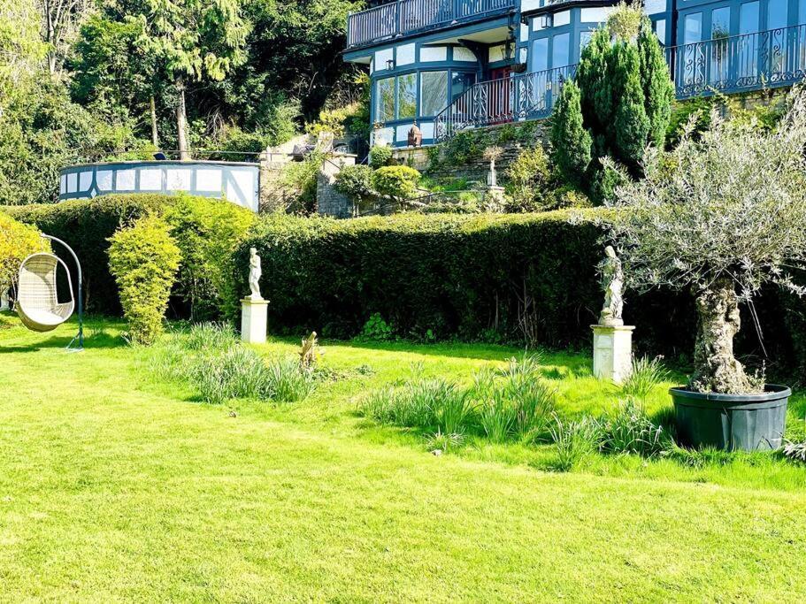 Stunning Riverside With Fantastic Views
