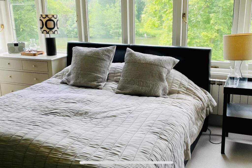Holiday home Stunning Riverside With Fantastic Views