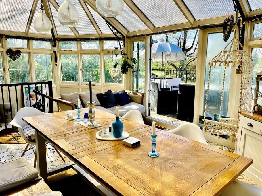 Stunning Riverside With Fantastic Views