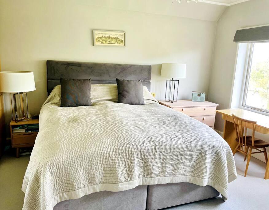 Stunning Riverside With Fantastic Views Holiday home Marlow (Buckinghamshire)