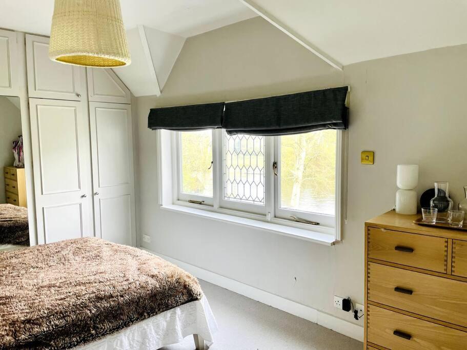 Stunning Riverside With Fantastic Views