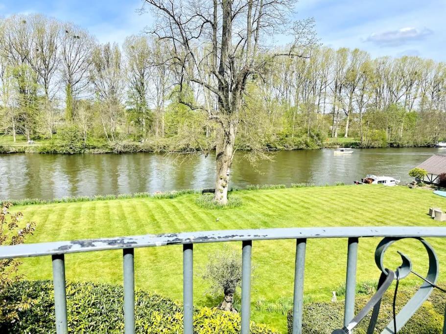 Stunning Riverside With Fantastic Views Marlow (Buckinghamshire)