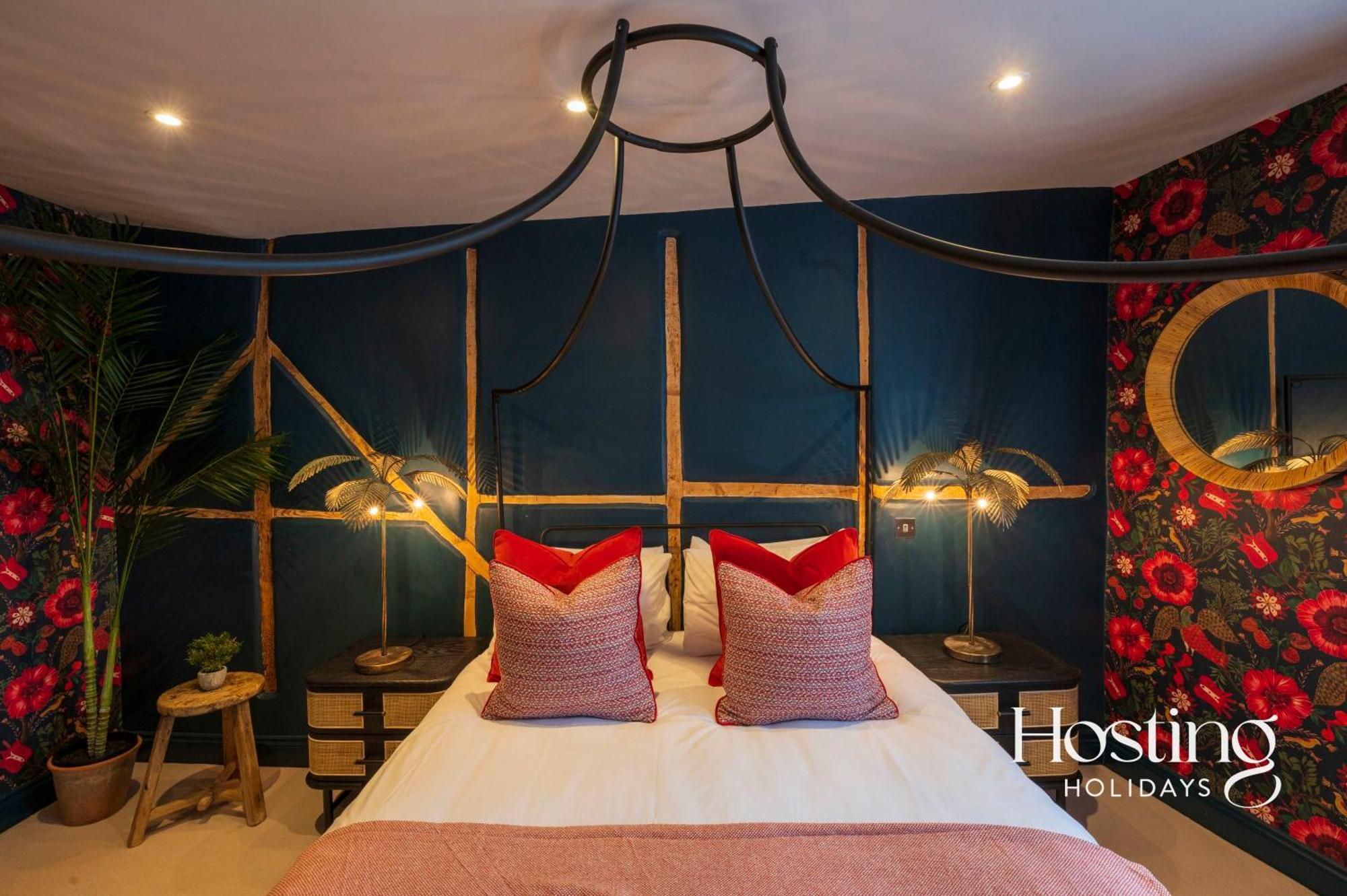 Riverside House - A Truly Unique For 8 Guests