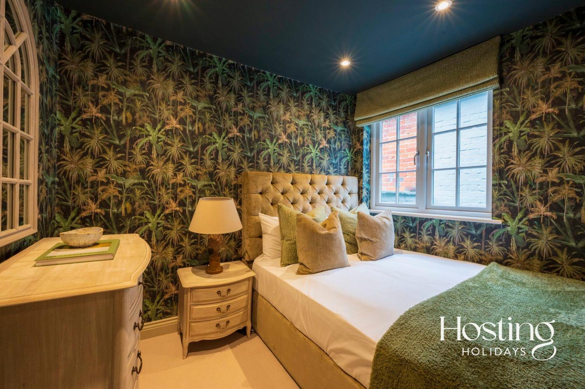 Riverside House - A Truly Unique For 8 Guests Holiday home *