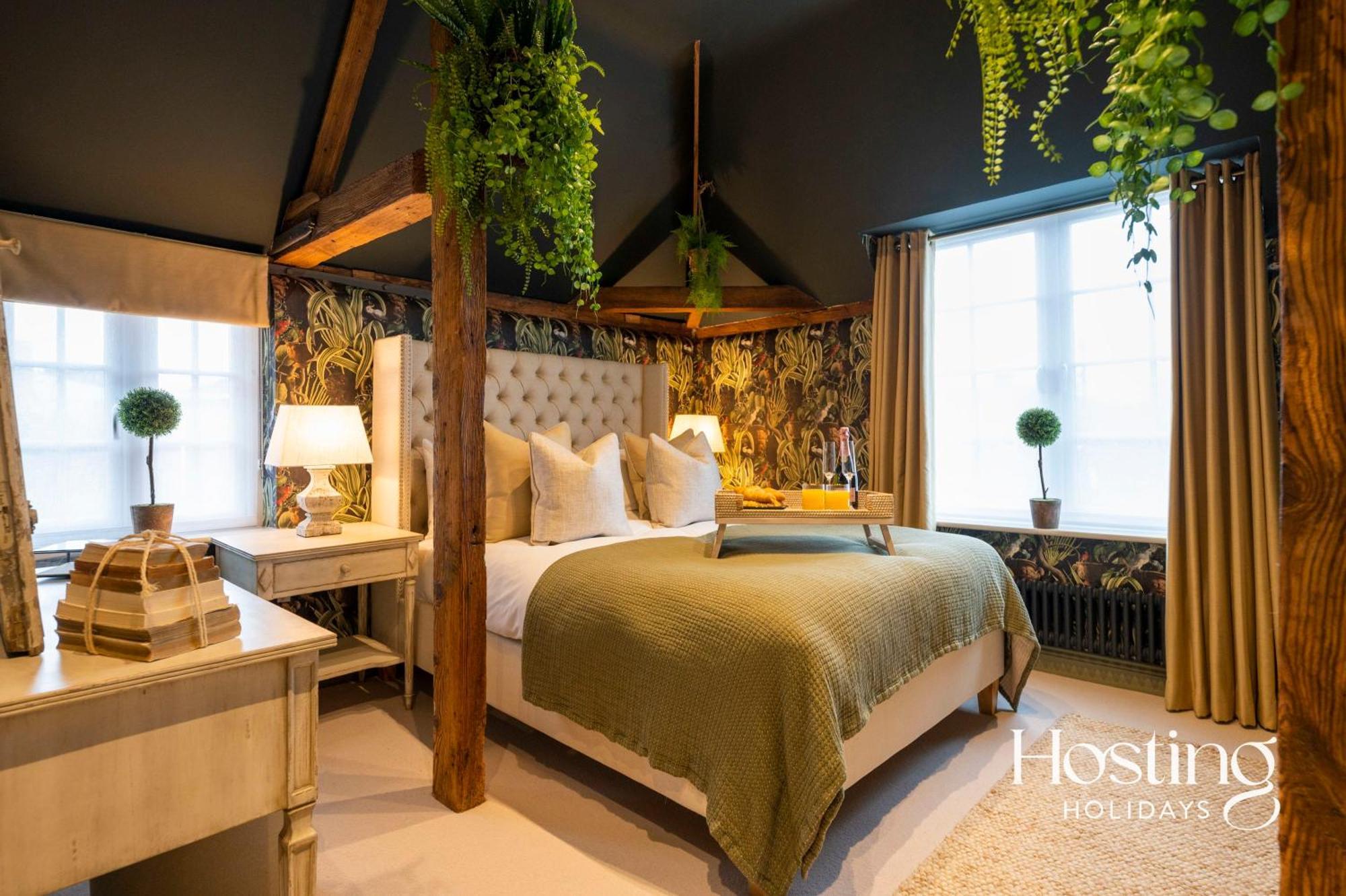 Riverside House - A Truly Unique For 8 Guests Holiday home