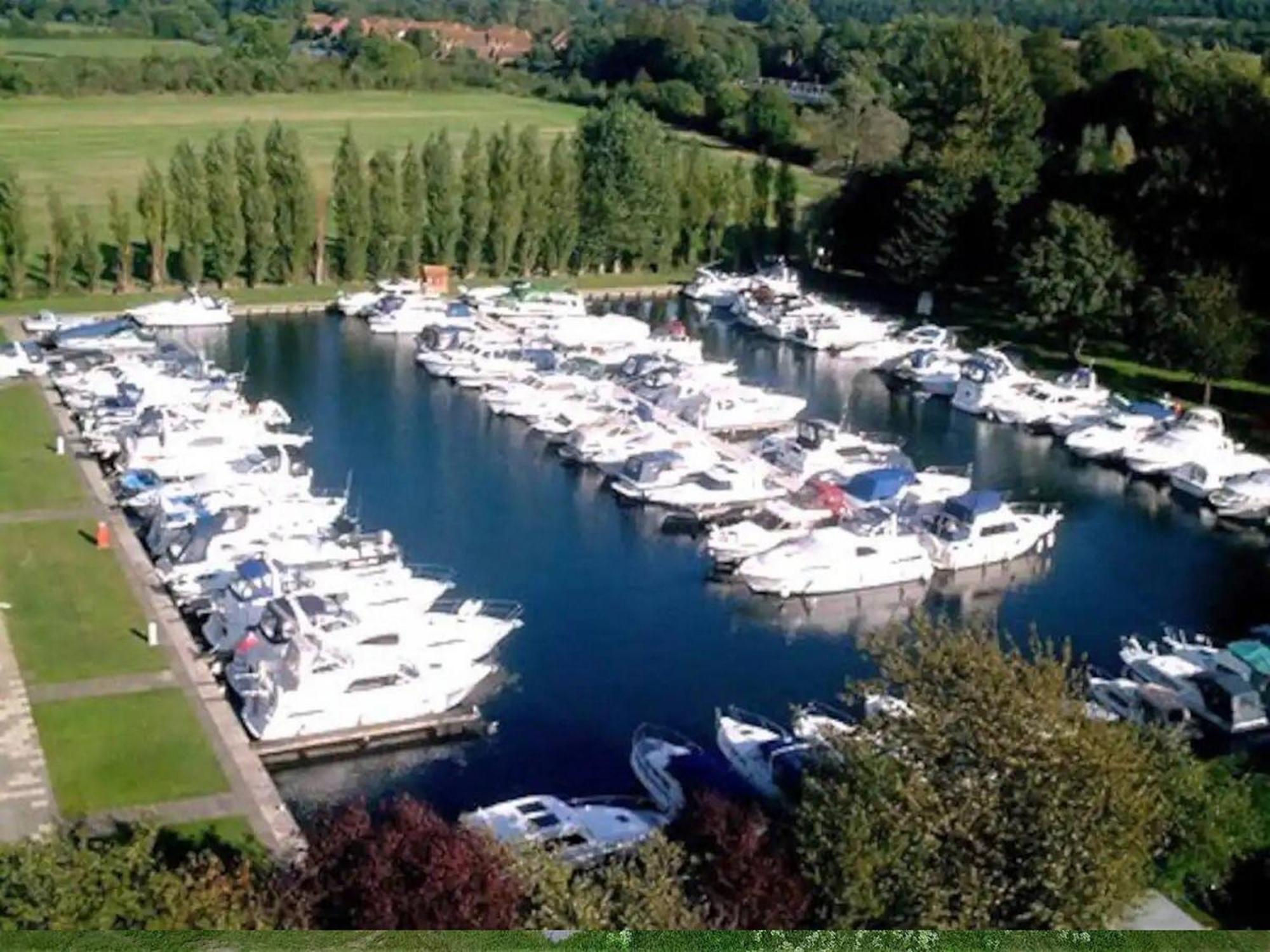 Private Estate Lodge-cabin Near River Thames Marlow (Buckinghamshire)