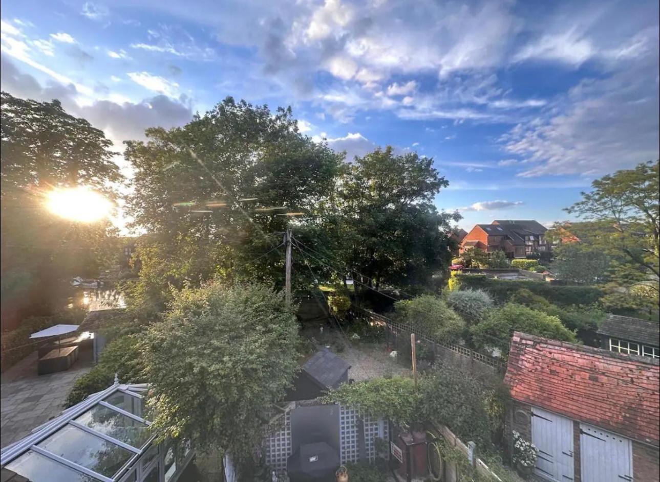2 Bed With River Views * Marlow (Buckinghamshire)