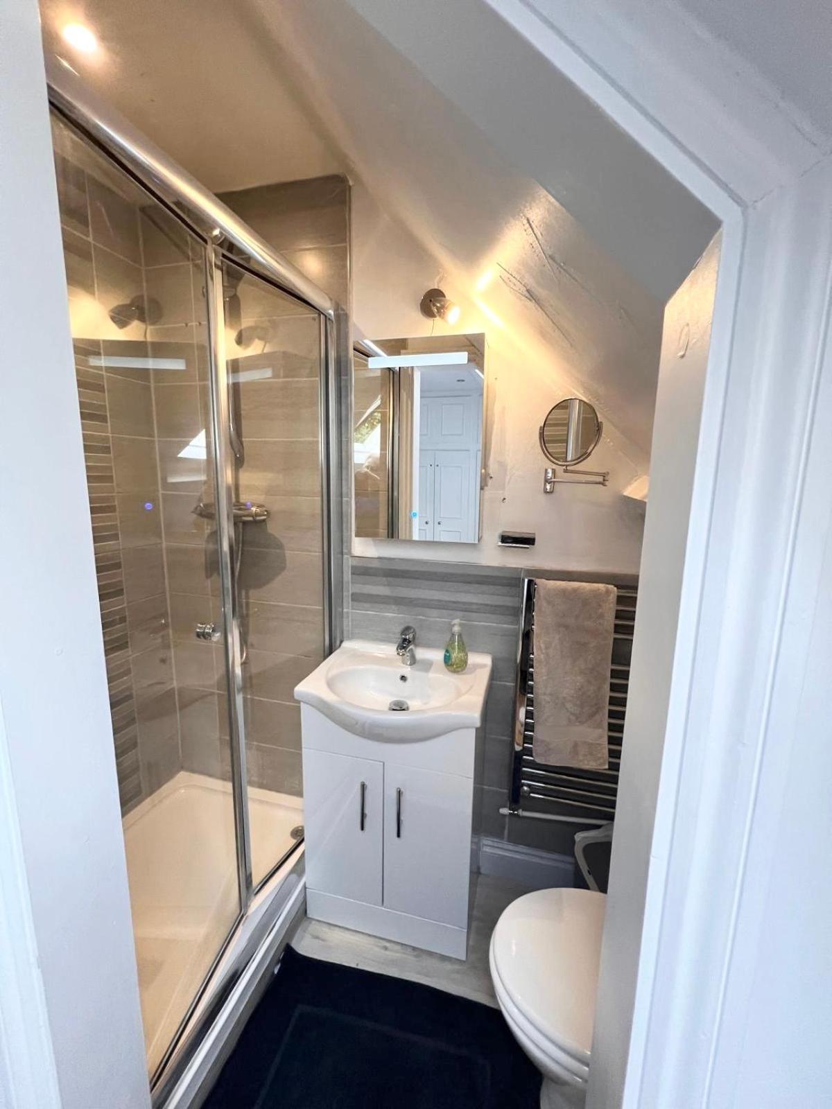 2 Bed With River Views