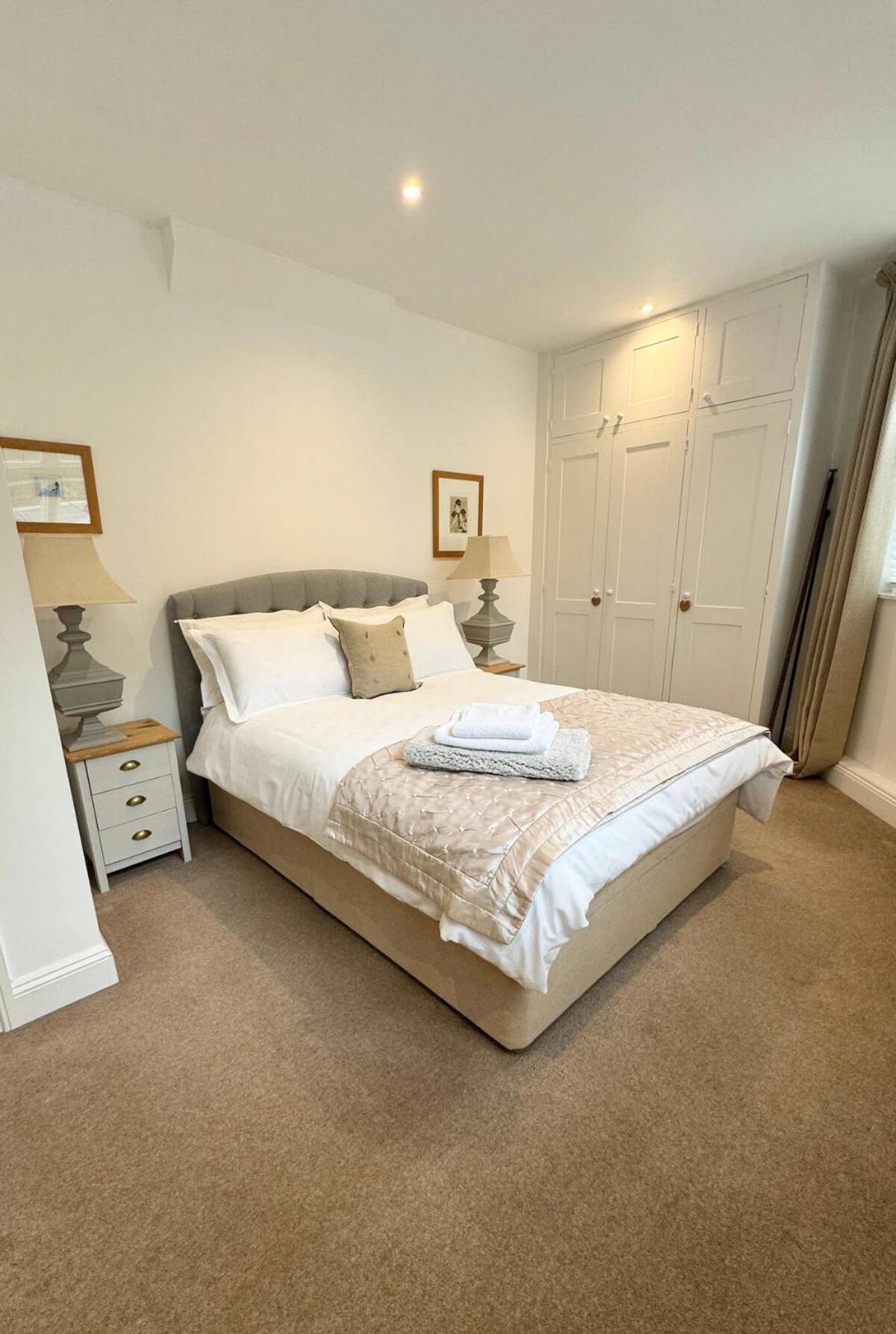 Apartment Modern 2 Bed With Parking In Marlow *