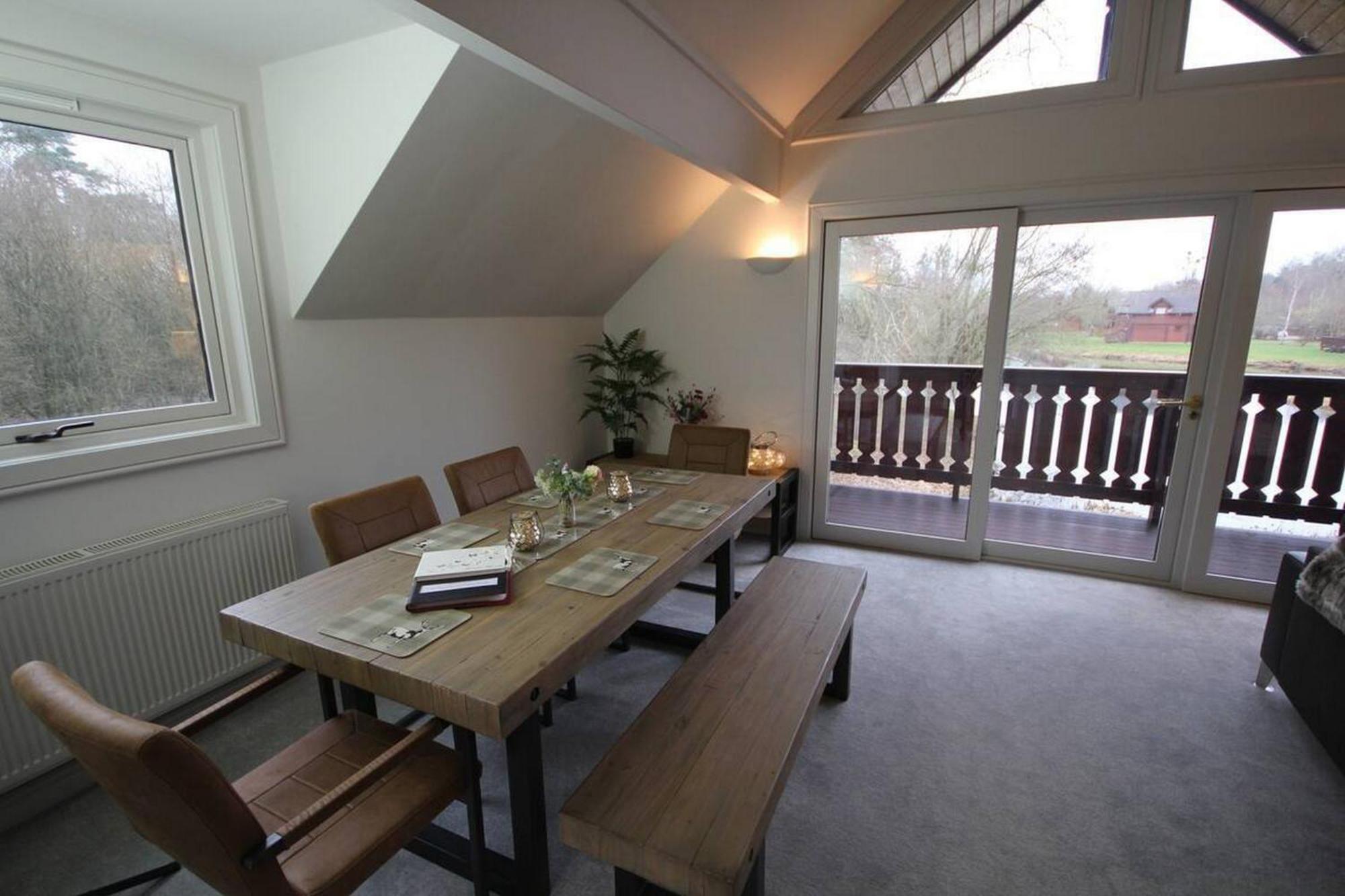 Private Estate Lodge-cabin Near River Thames Holiday home