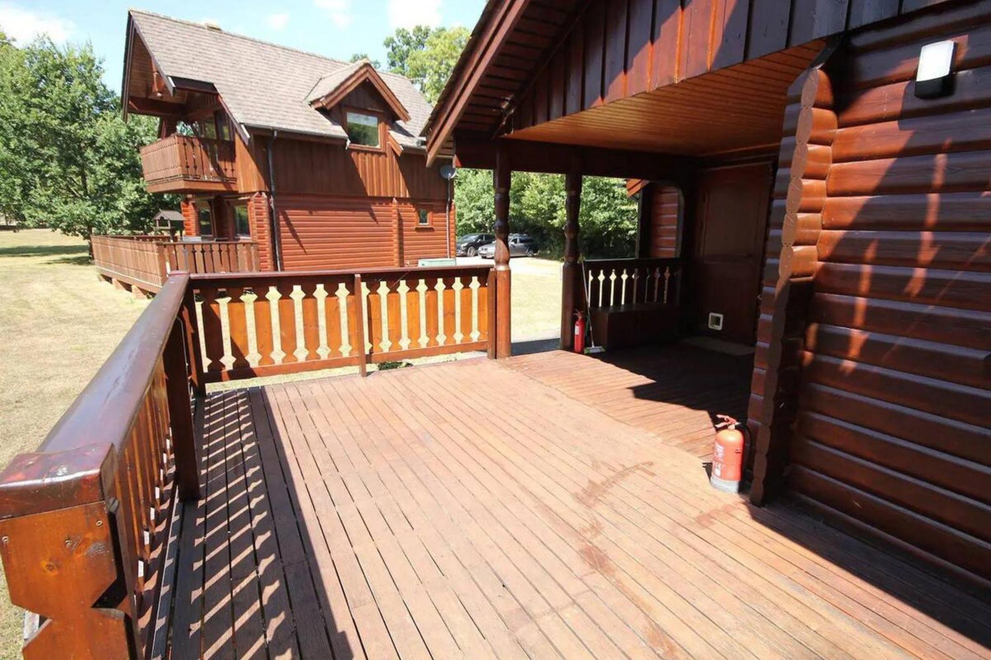 Private Estate Lodge-cabin Near River Thames