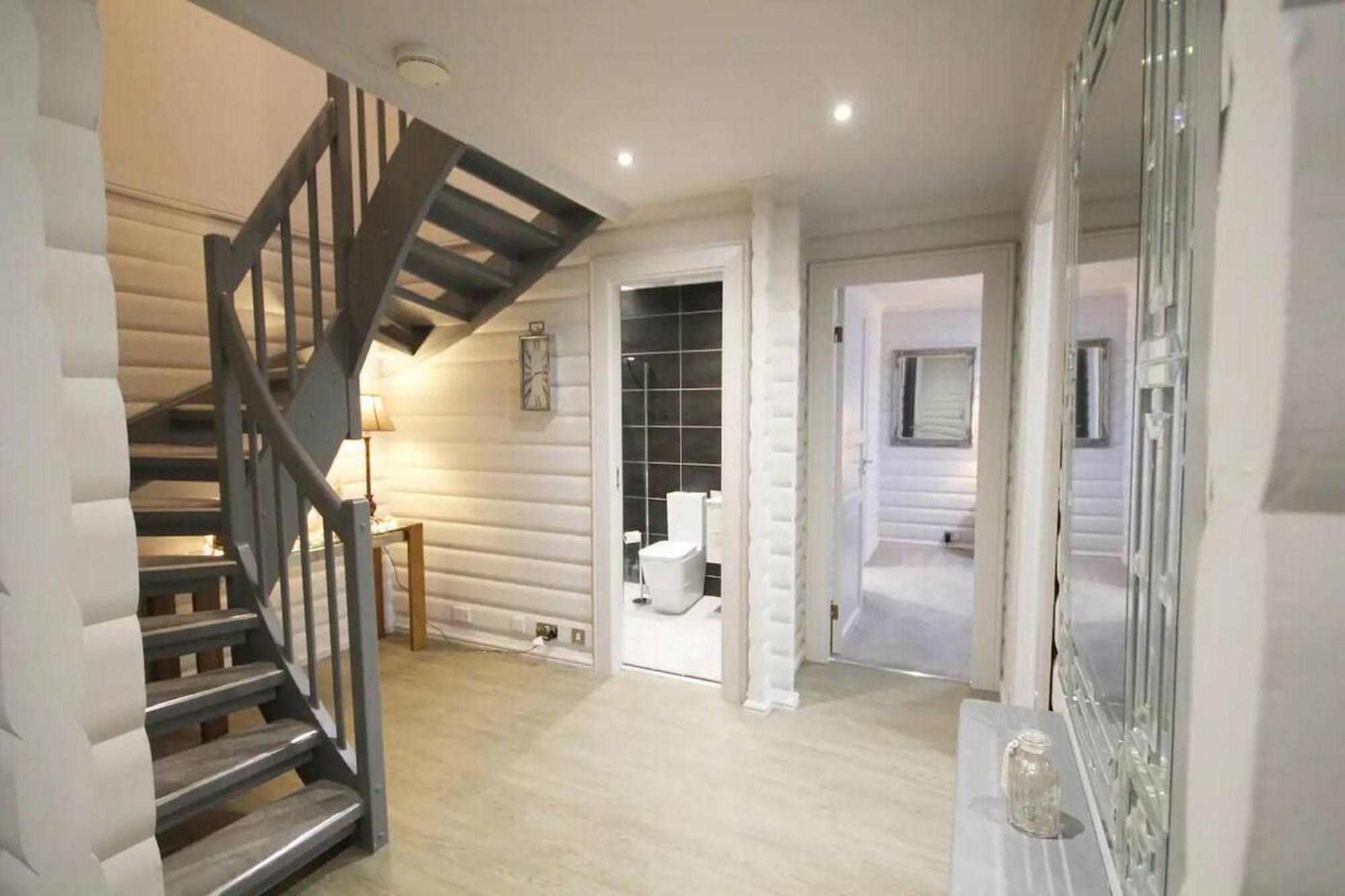 Private Estate Lodge-cabin Near River Thames Holiday home *