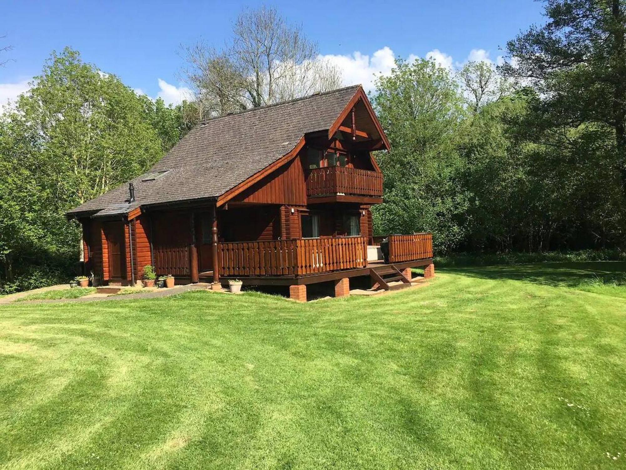 Private Estate Lodge-cabin Near River Thames Holiday home *