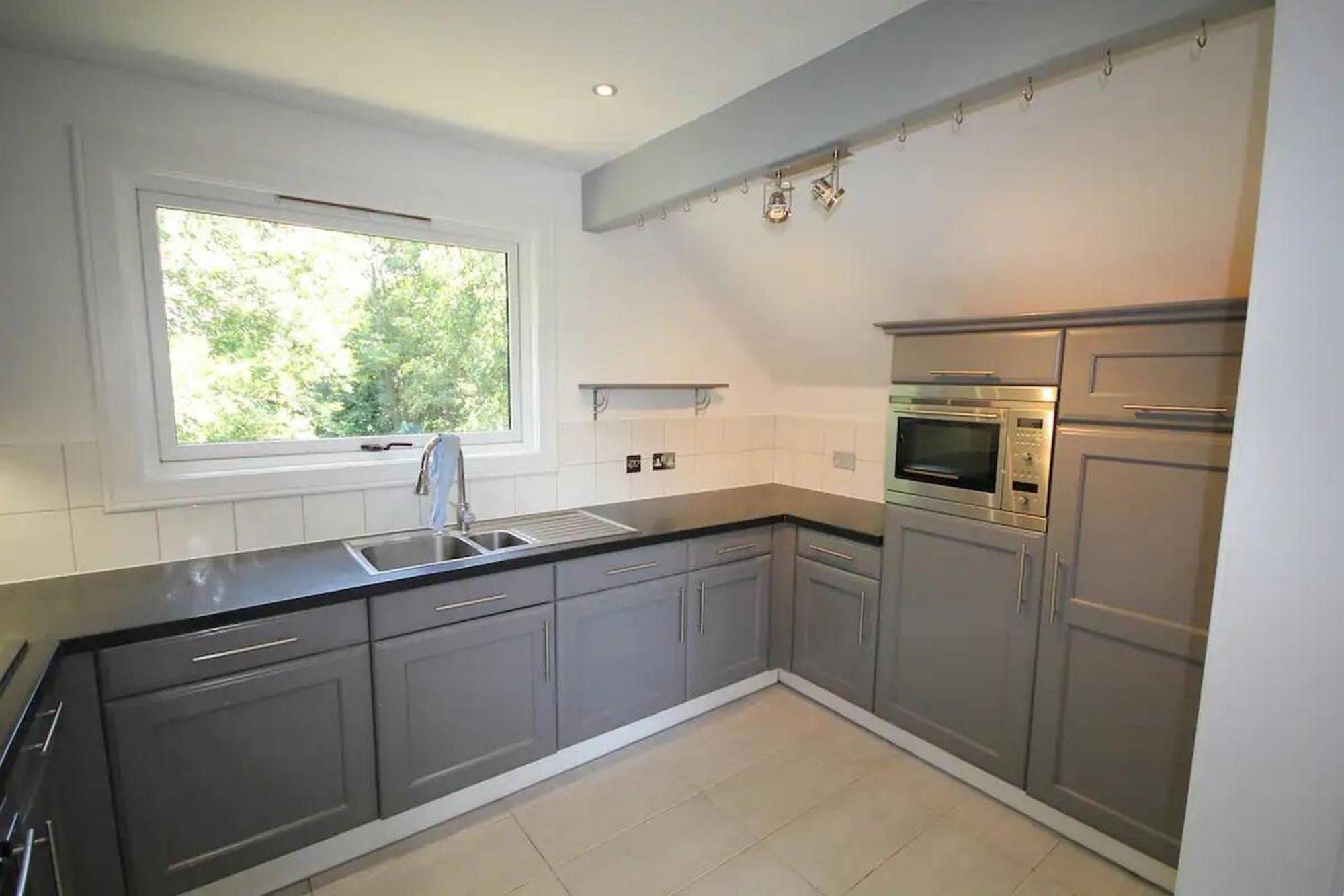 Private Estate Lodge-cabin Near River Thames *