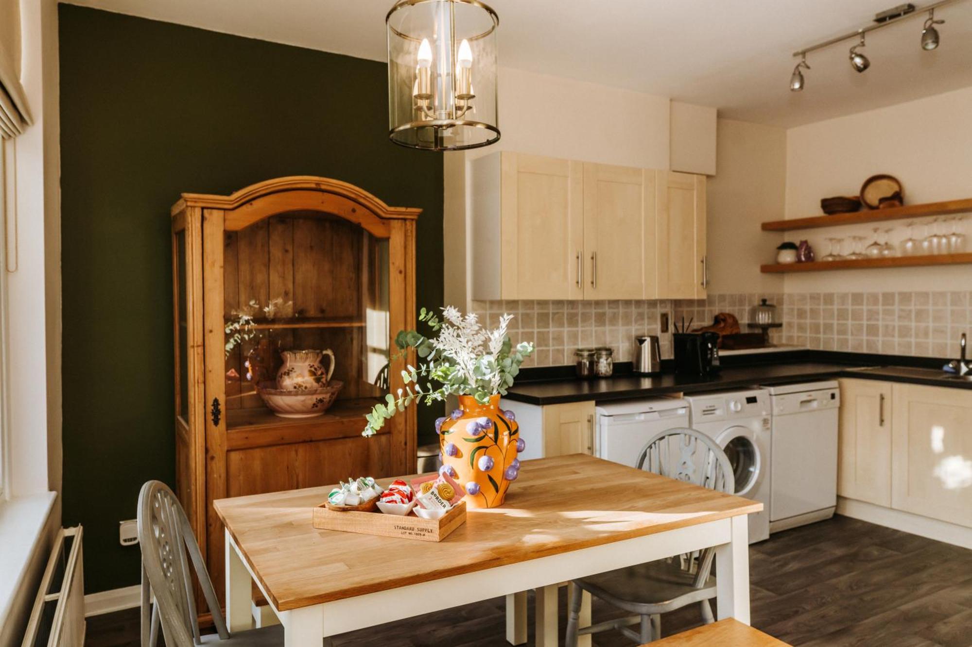 Elegant, Luxury Family Apartment! Marlow Town Centre, Walk To Pubs Apartment *