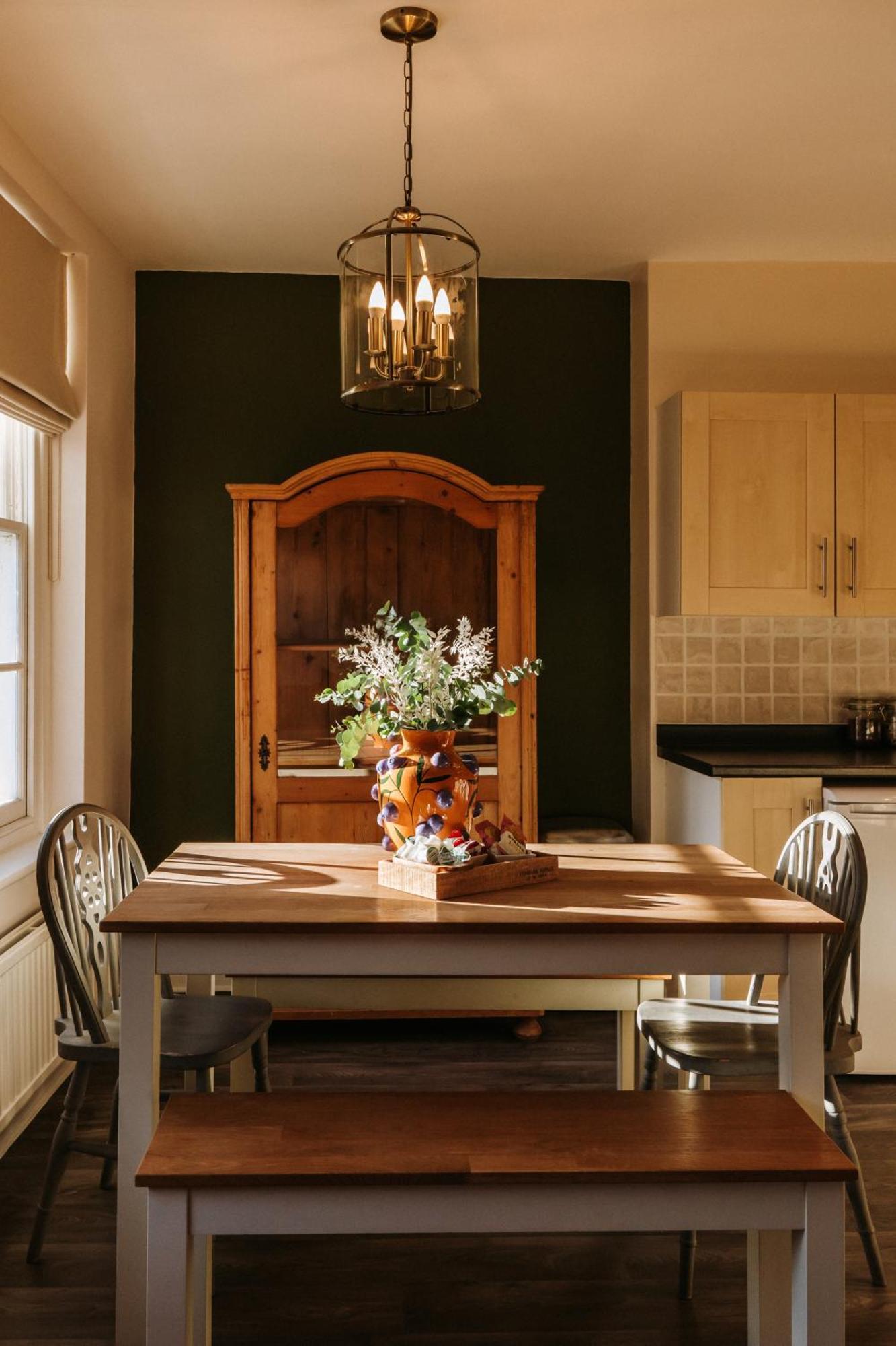 Elegant, Luxury Family Apartment! Marlow Town Centre, Walk To Pubs *