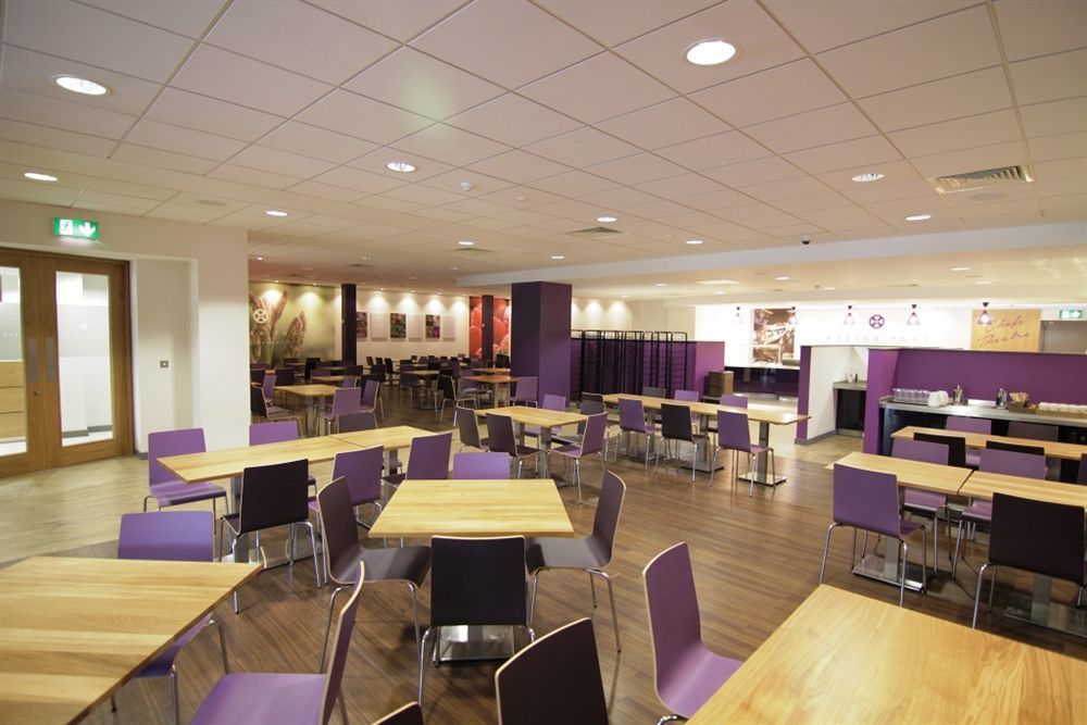 Bisham Abbey National Sports Centre 3* Marlow (Buckinghamshire)