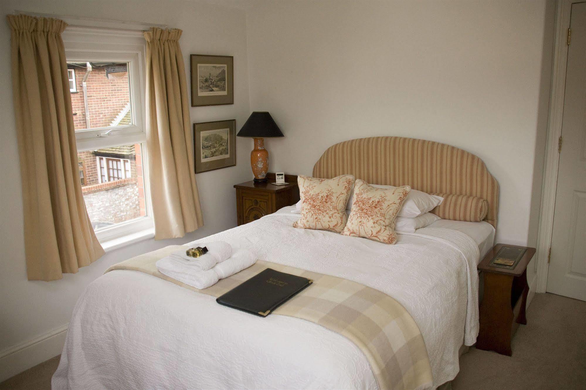 Glade End 4* Marlow (Buckinghamshire)