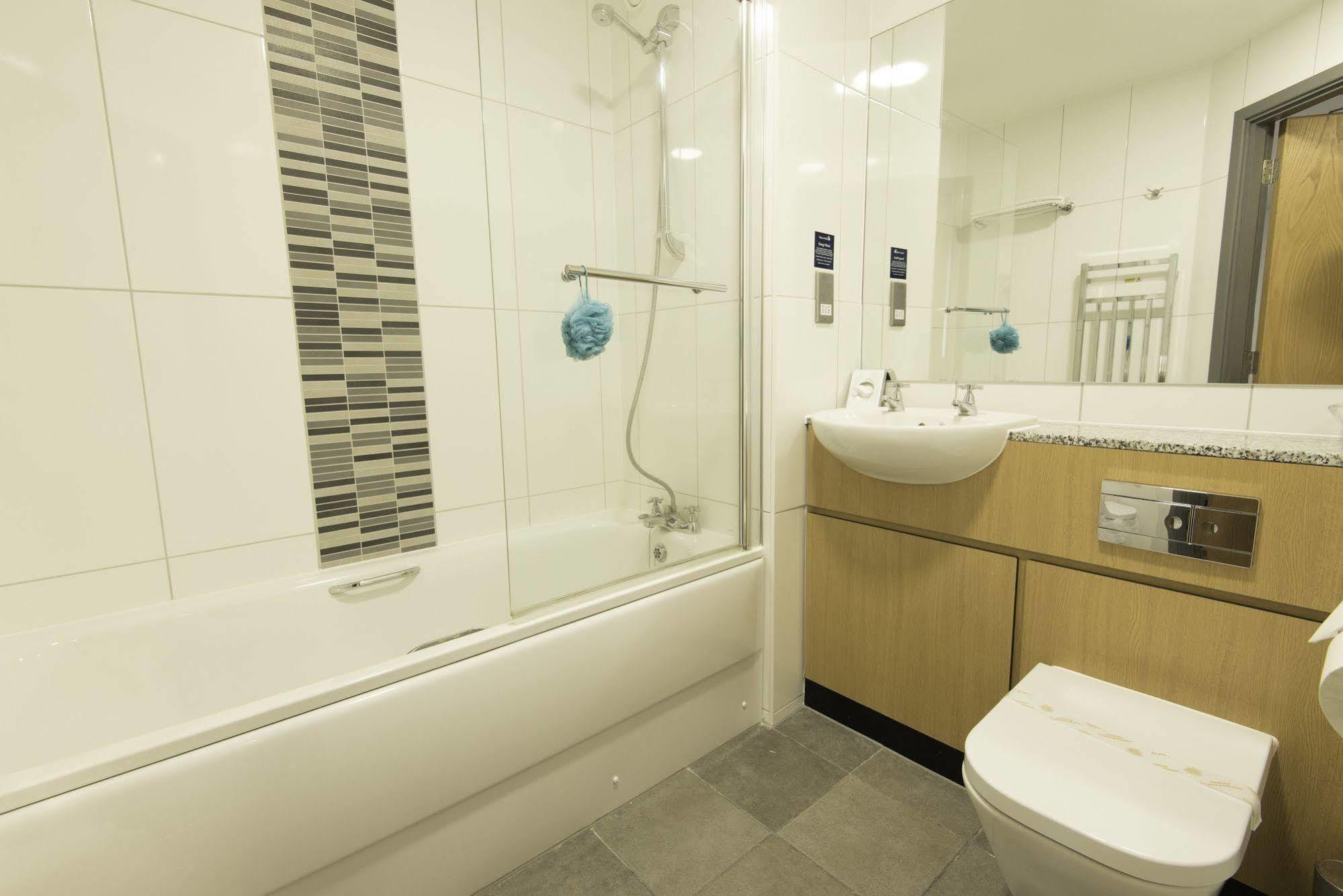 Bisham Abbey National Sports Centre Hotel Marlow (Buckinghamshire)