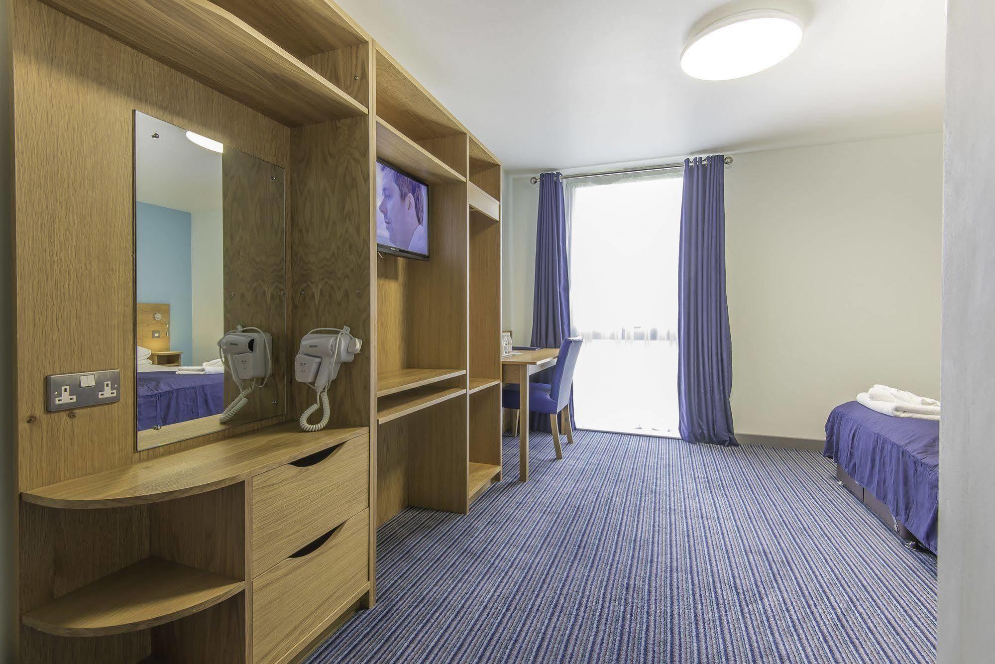 Bisham Abbey National Sports Centre Hotel 3*