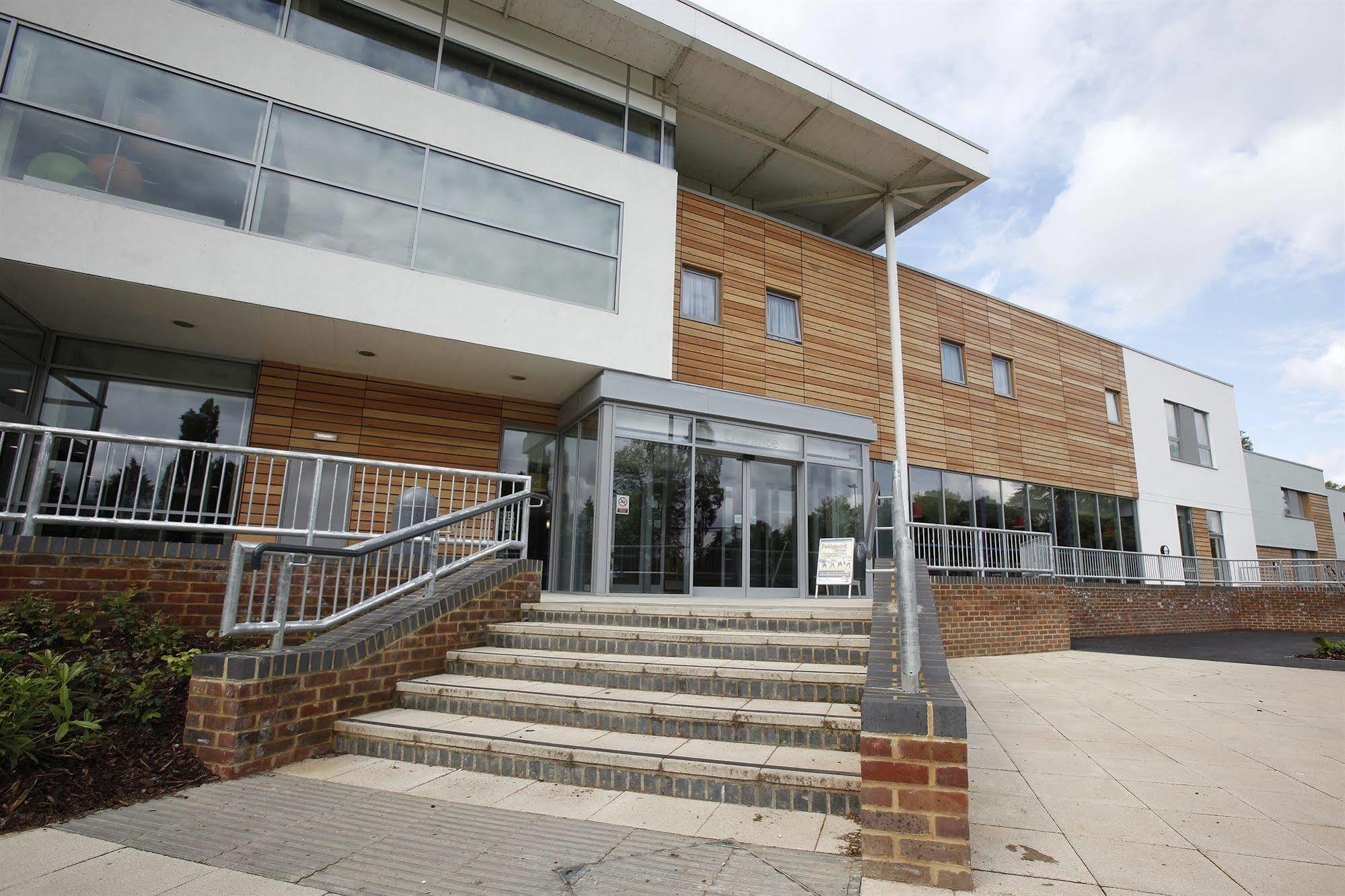 Bisham Abbey National Sports Centre 3* Marlow (Buckinghamshire)